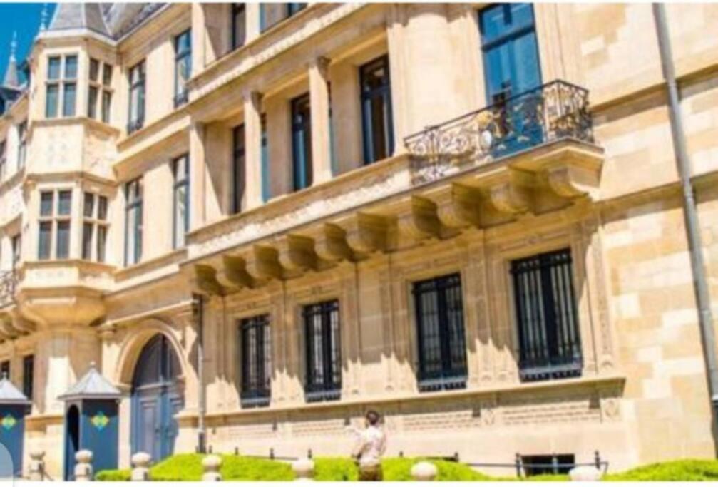 Modern 2 Bedrooms Flat In Center With Parking-3a Appartement *