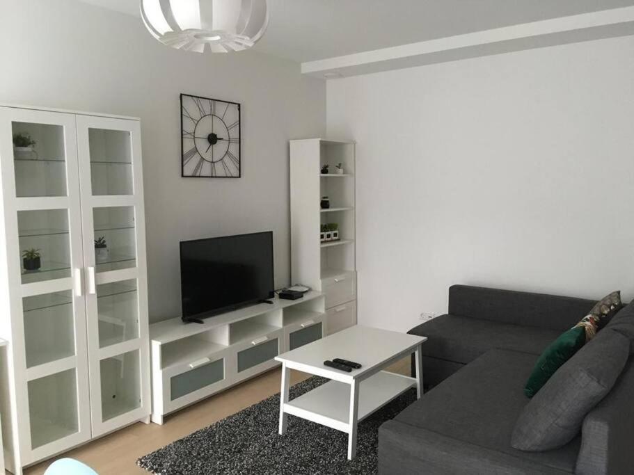 Appartement Modern 2 Bedrooms Flat In Center With Parking-3a *