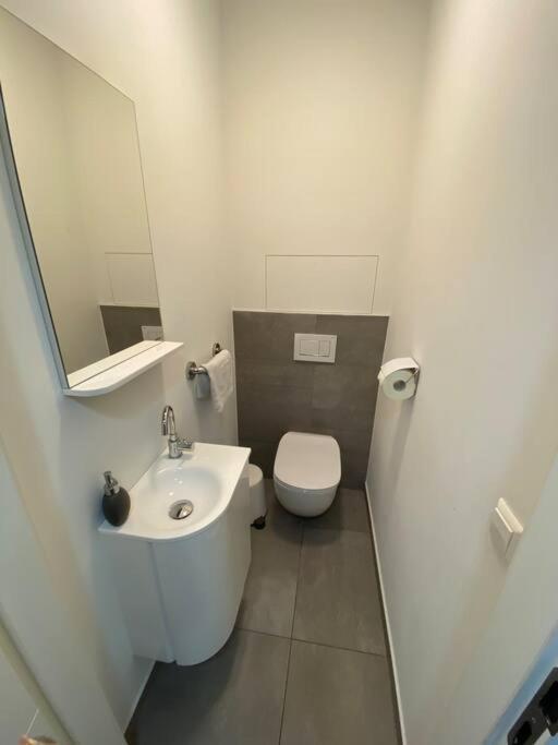 Appartement Modern 2 Bedrooms Flat In Center With Parking-3a